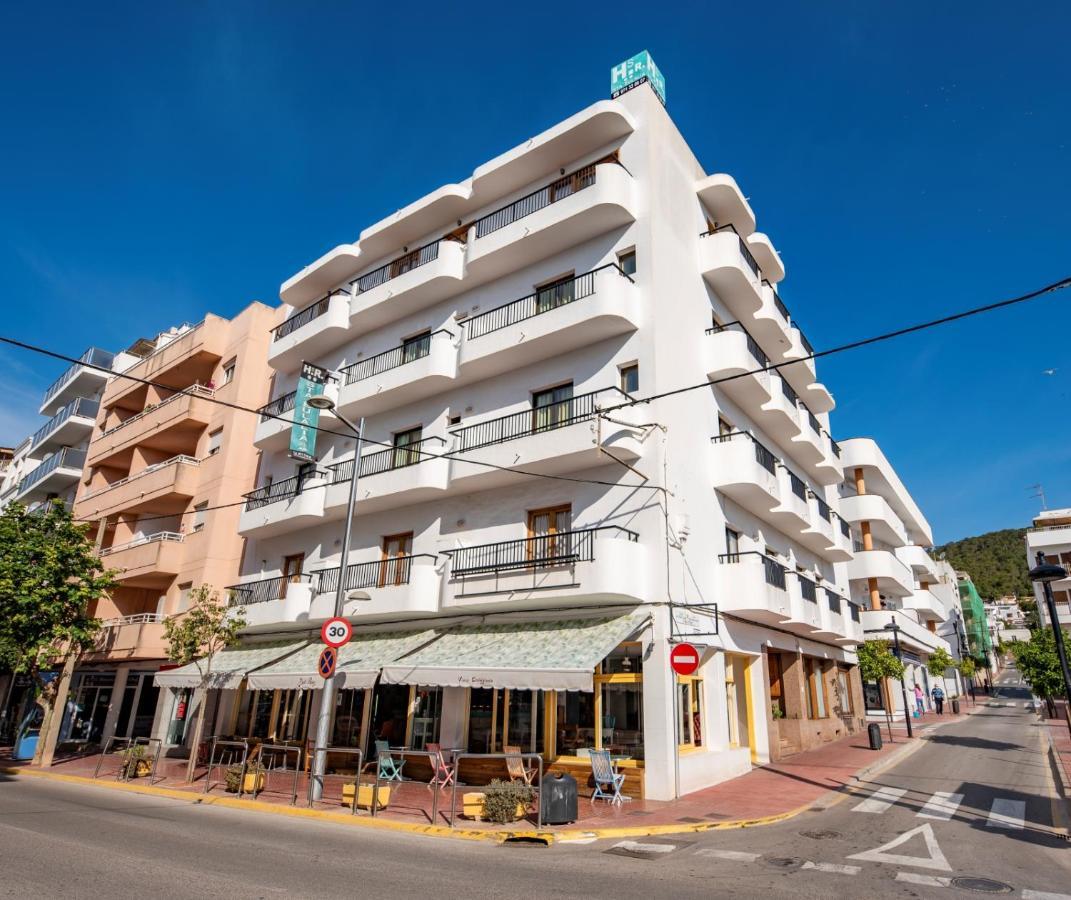 Hostal Y Apartamentos Santa Eulalia Santa Eularia des Riu Ngoại thất bức ảnh