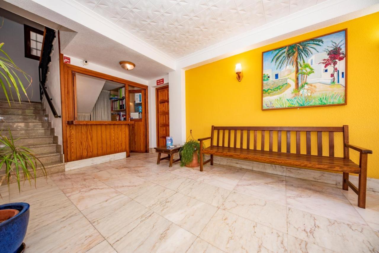 Hostal Y Apartamentos Santa Eulalia Santa Eularia des Riu Ngoại thất bức ảnh