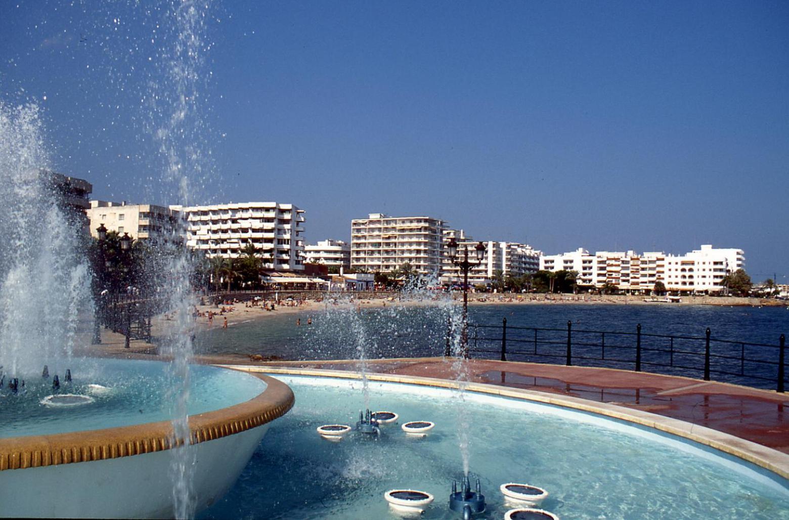 Hostal Y Apartamentos Santa Eulalia Santa Eularia des Riu Ngoại thất bức ảnh