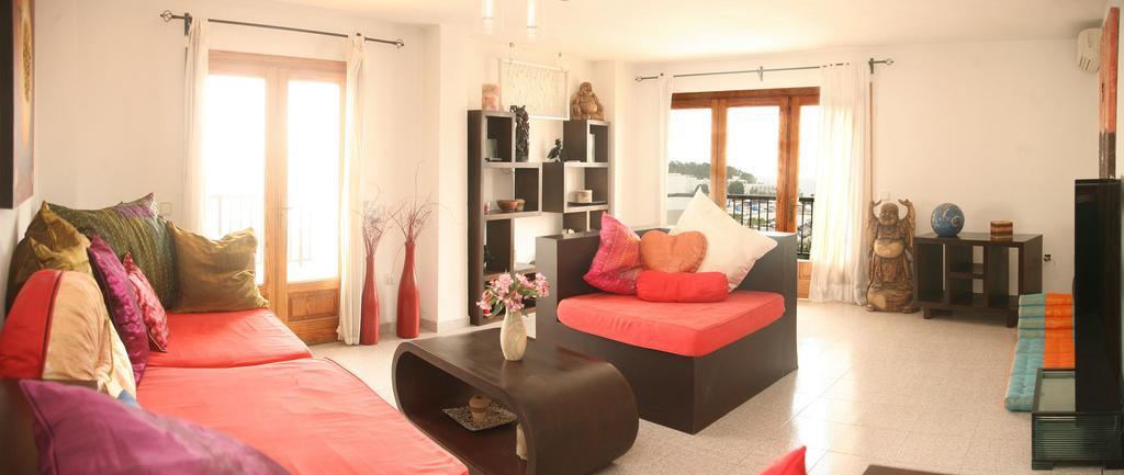 Hostal Y Apartamentos Santa Eulalia Santa Eularia des Riu Ngoại thất bức ảnh