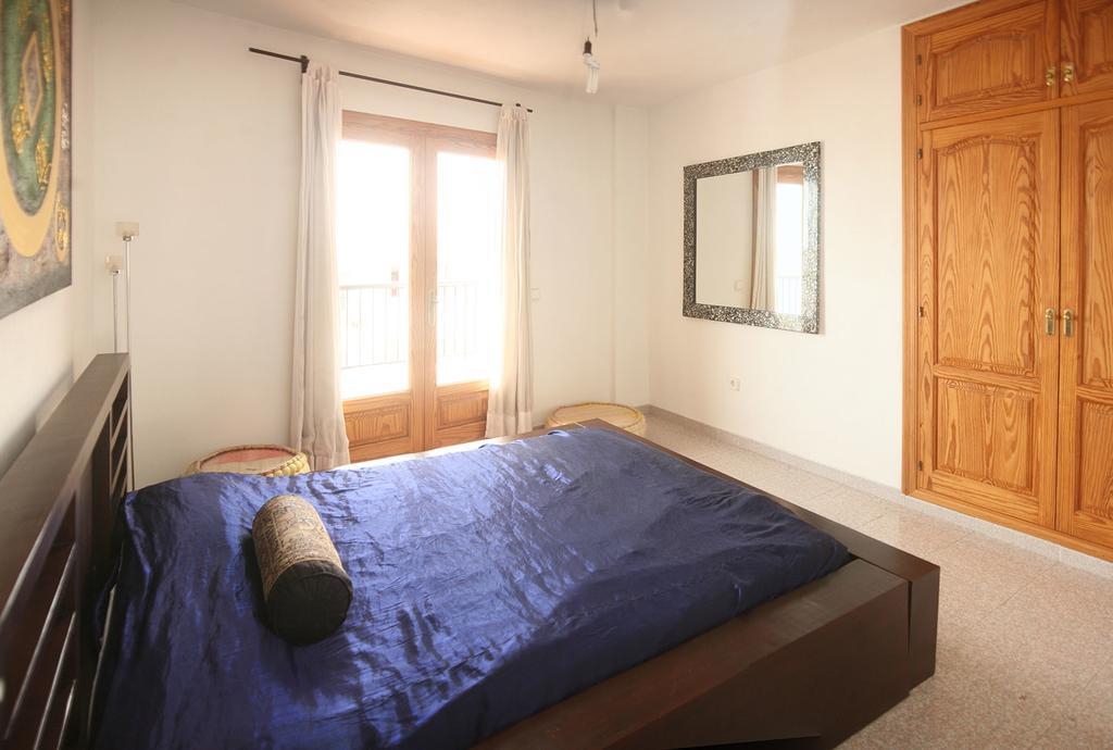 Hostal Y Apartamentos Santa Eulalia Santa Eularia des Riu Ngoại thất bức ảnh