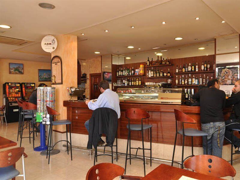 Hostal Y Apartamentos Santa Eulalia Santa Eularia des Riu Ngoại thất bức ảnh